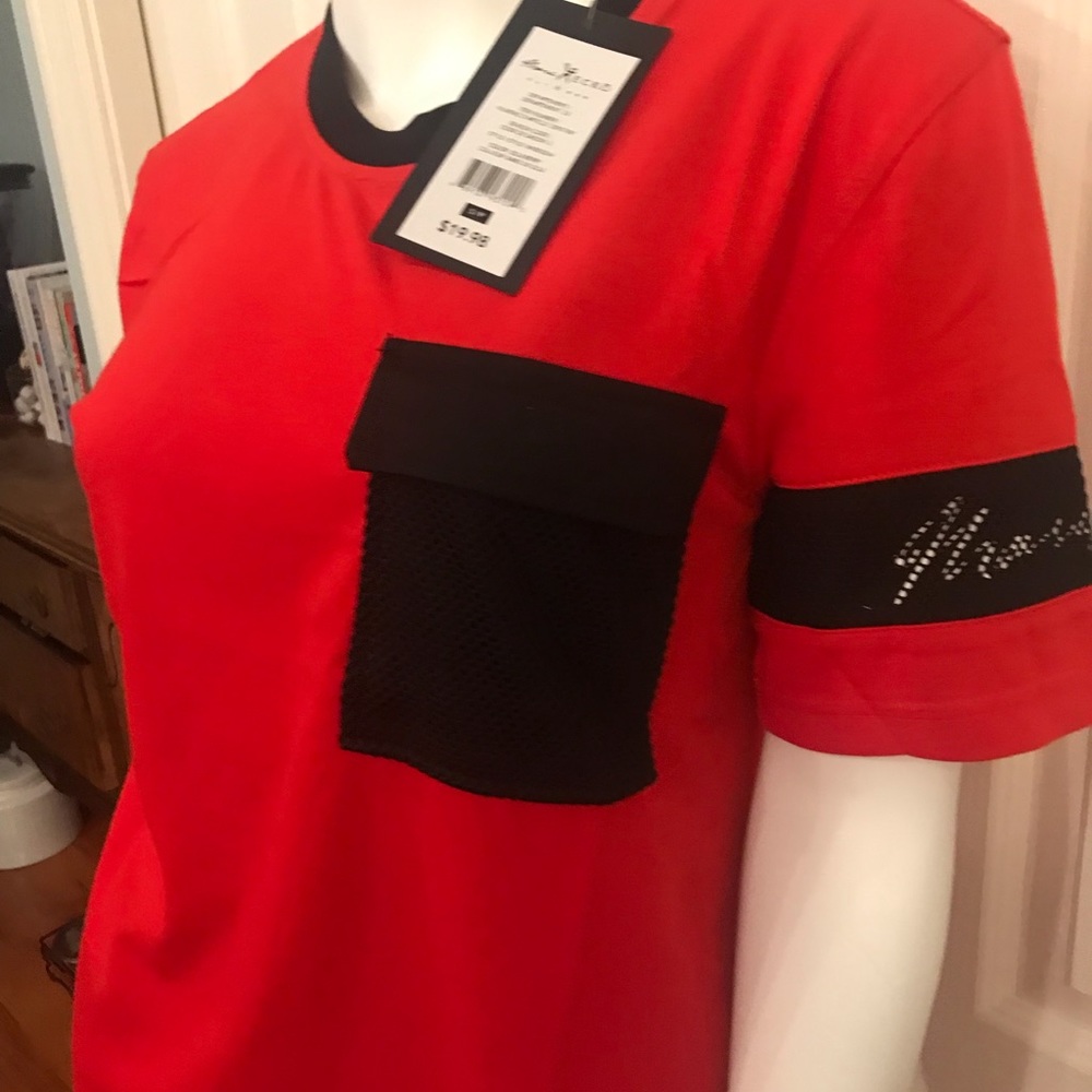 T-Shirt - Picture 2 of 3